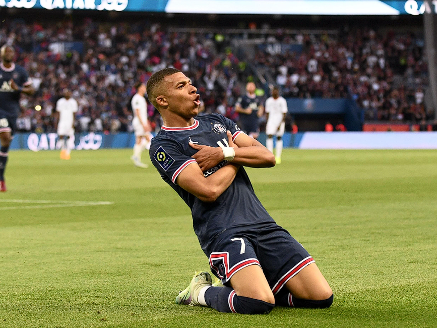 姆巴佩伯納烏貴賓室加冕：首獲歐洲金靴，續寫(xiě)皇馬傳奇新篇