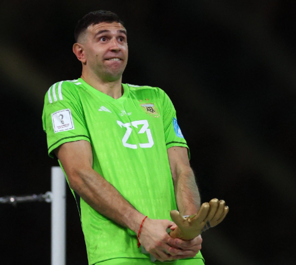 觀(guān)點(diǎn)交鋒：馬丁內斯轉會(huì )曼聯(lián)失敗后的未來(lái)走向探討